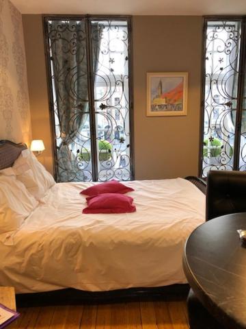 Le 31 Au Coeur Des Places Apartment